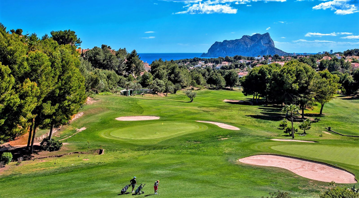 Parcours du Club de Golf Ifach avec vue sur le Peñón de Ifach